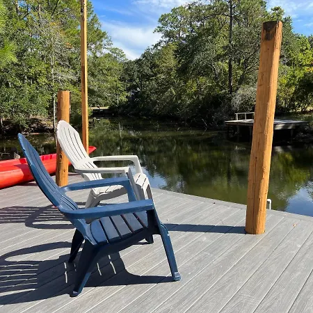 Waterfront Newly Renovated And Decorated 3Brs Home